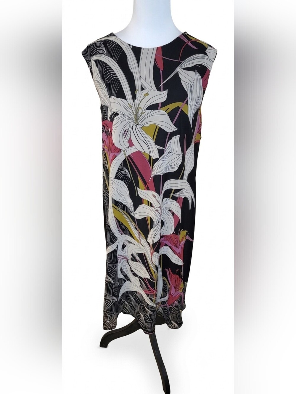 Gabby Skye Plus Size Floral Sleeveless Shift Dress